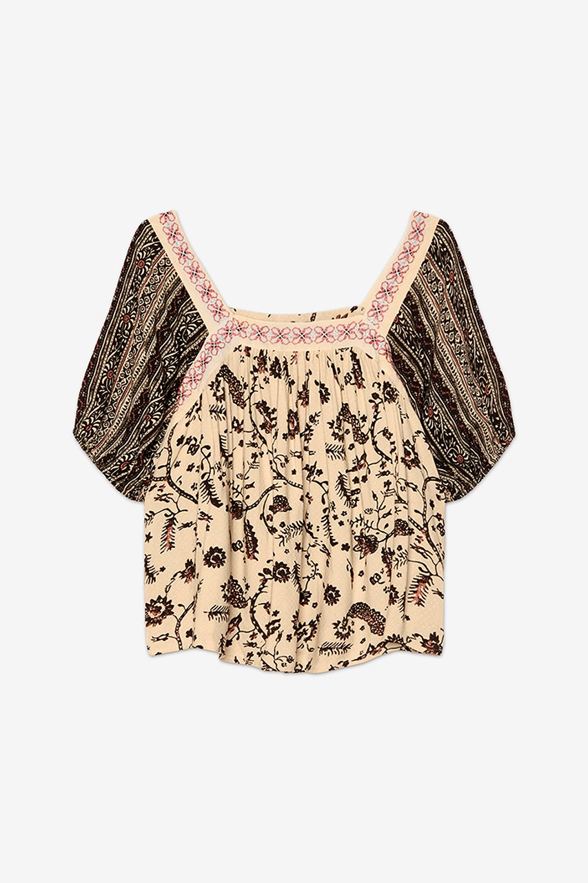 BLUSA ESCOTE CUADRADO 3