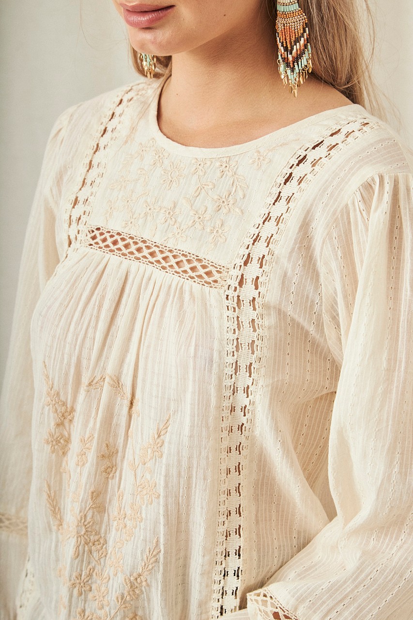 ROMANTIC EMBROIDERED BLOUSE 3