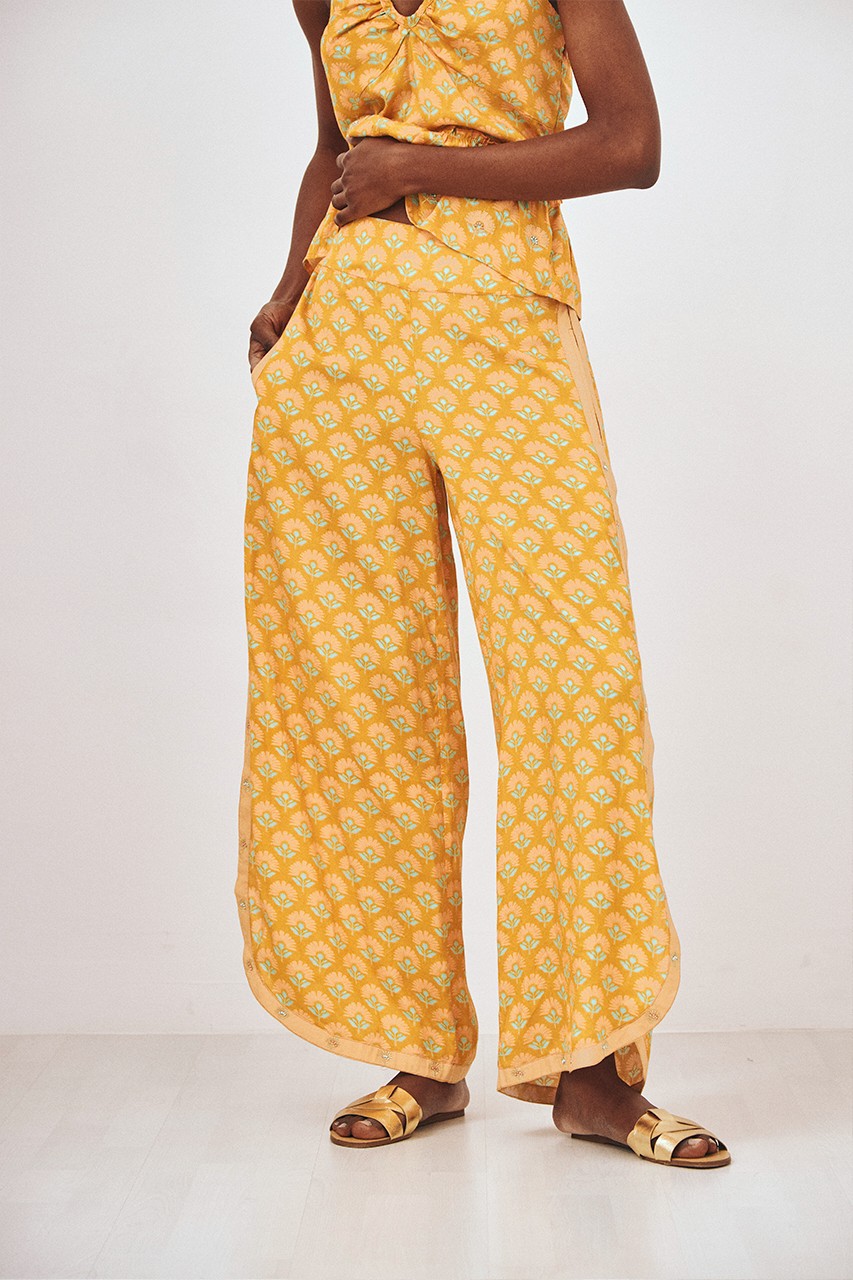 FLOWERS PRINTED PANTS