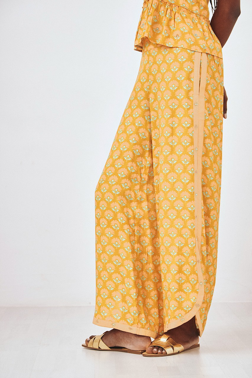 FLOWERS PRINTED PANTS