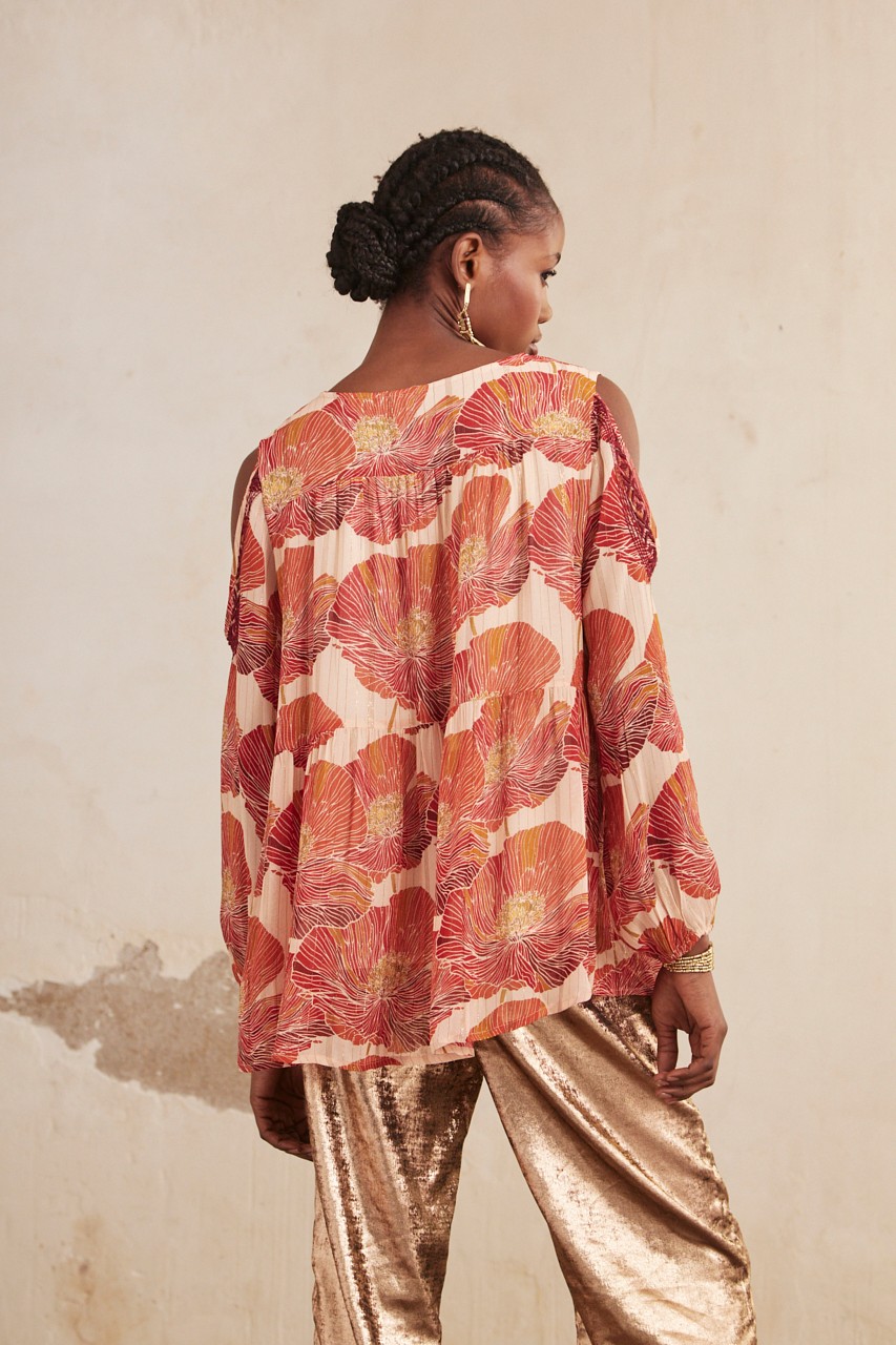 Blusas con blondas en los hombros hotsell