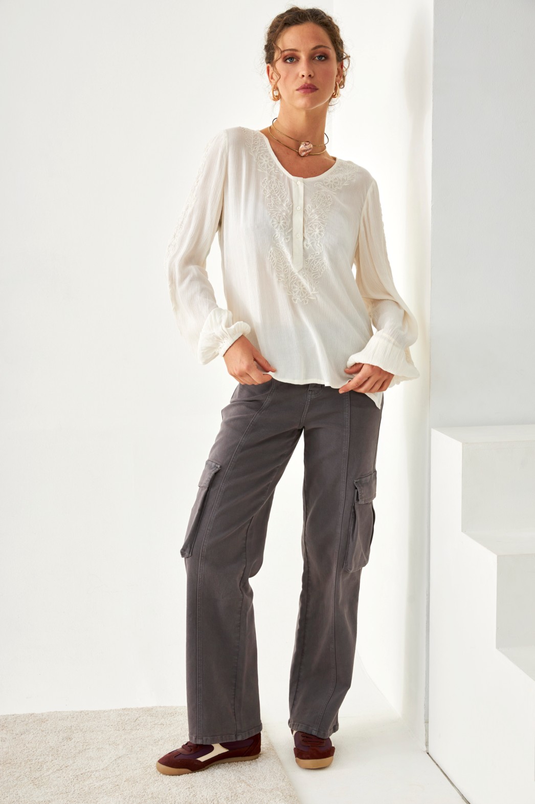 BLUSA DE RAYON CON BORDADO AL TONO 1