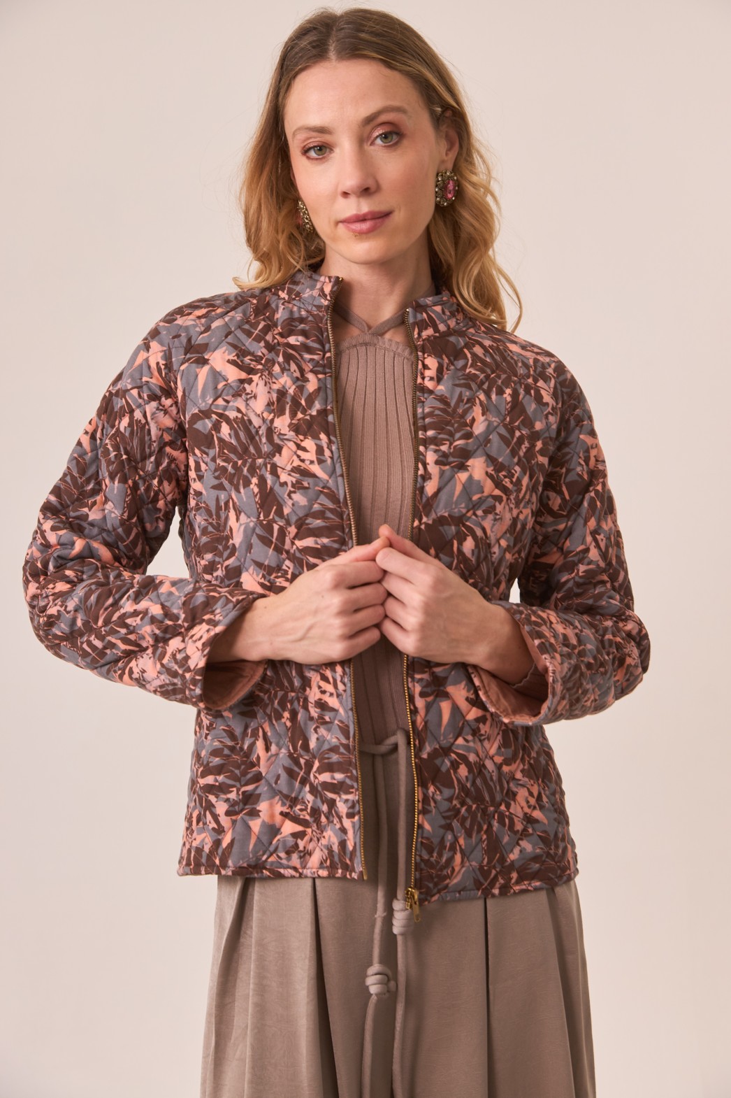 QUILTED VISCOSE JACKET WITH LEAVES PRINT