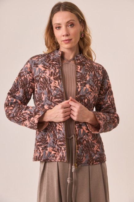 CHAQUETA DE VISCOSA ACOLCHADA Y ESTAMPADO HOJAS