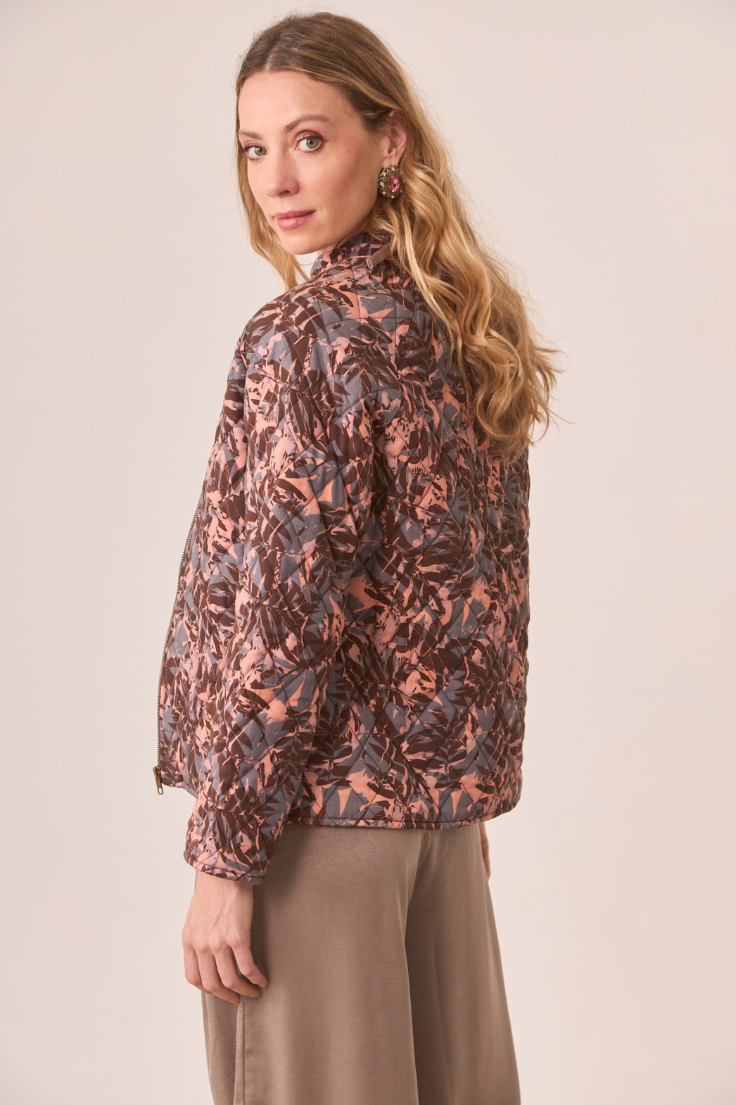 QUILTED VISCOSE JACKET WITH LEAVES PRINT 3