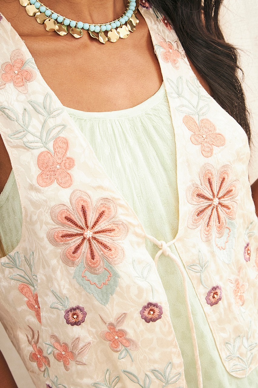 EMBROIDERED VEST FLOWERS