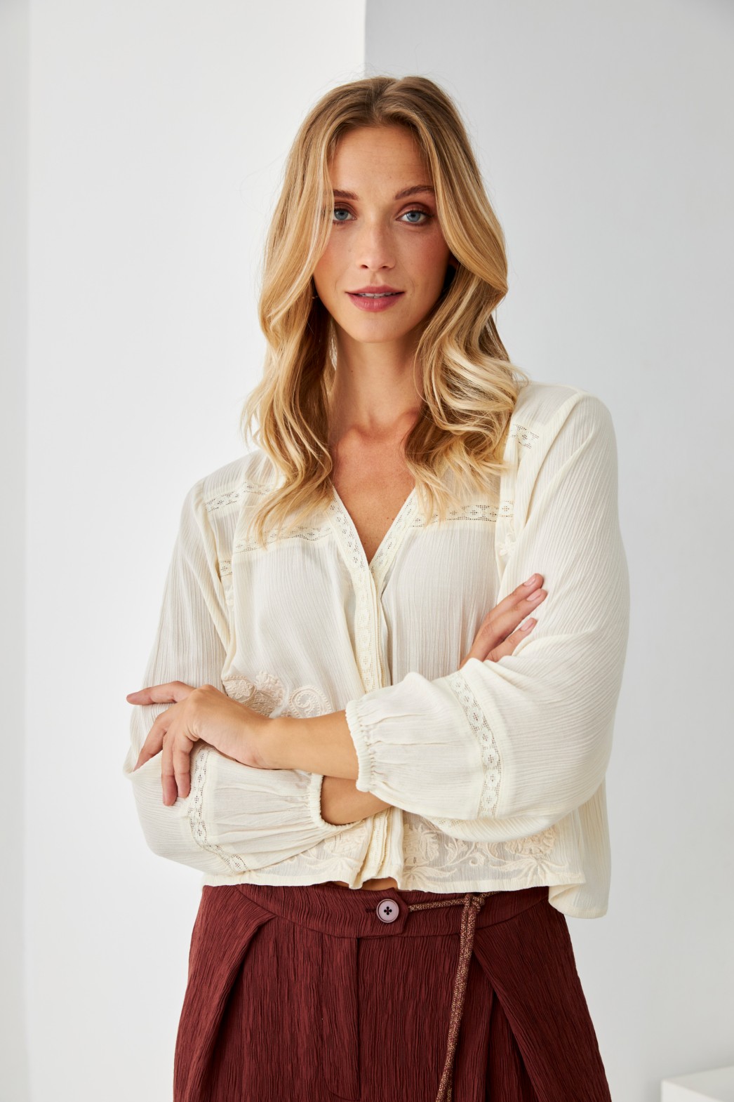 BLUSA TEXTURA BORDADOS PAISLEY