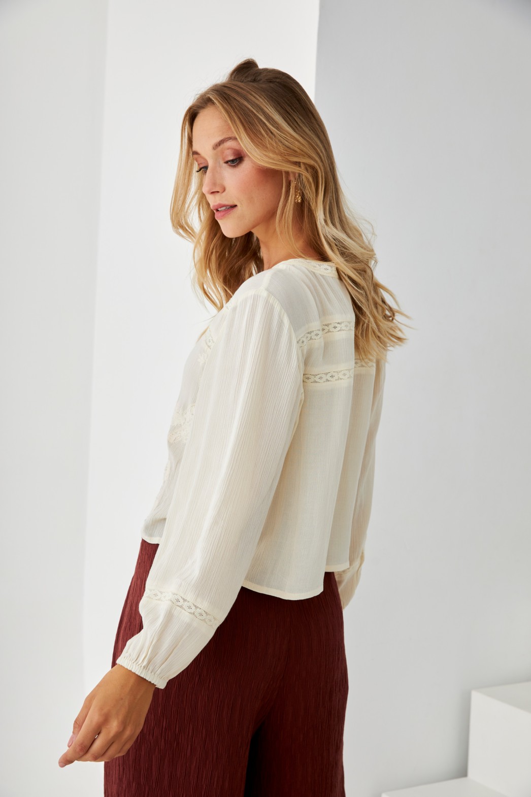 BLUSA TEXTURA BORDADOS PAISLEY