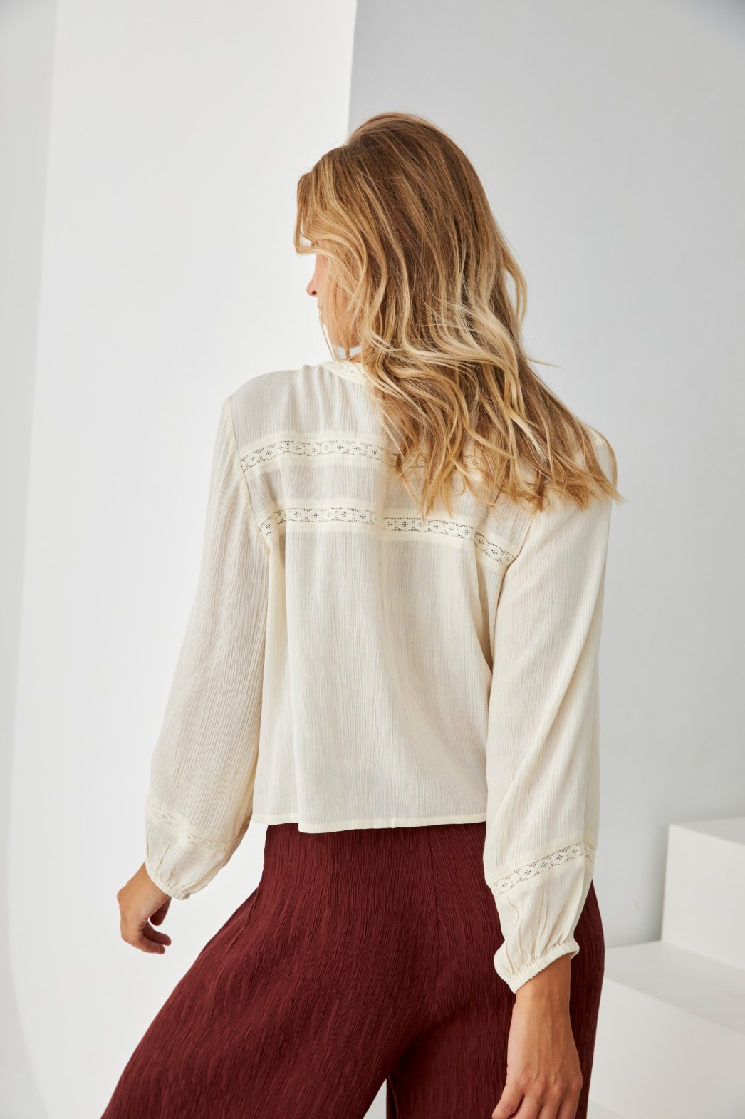 BLUSA TEXTURA BORDADOS PAISLEY