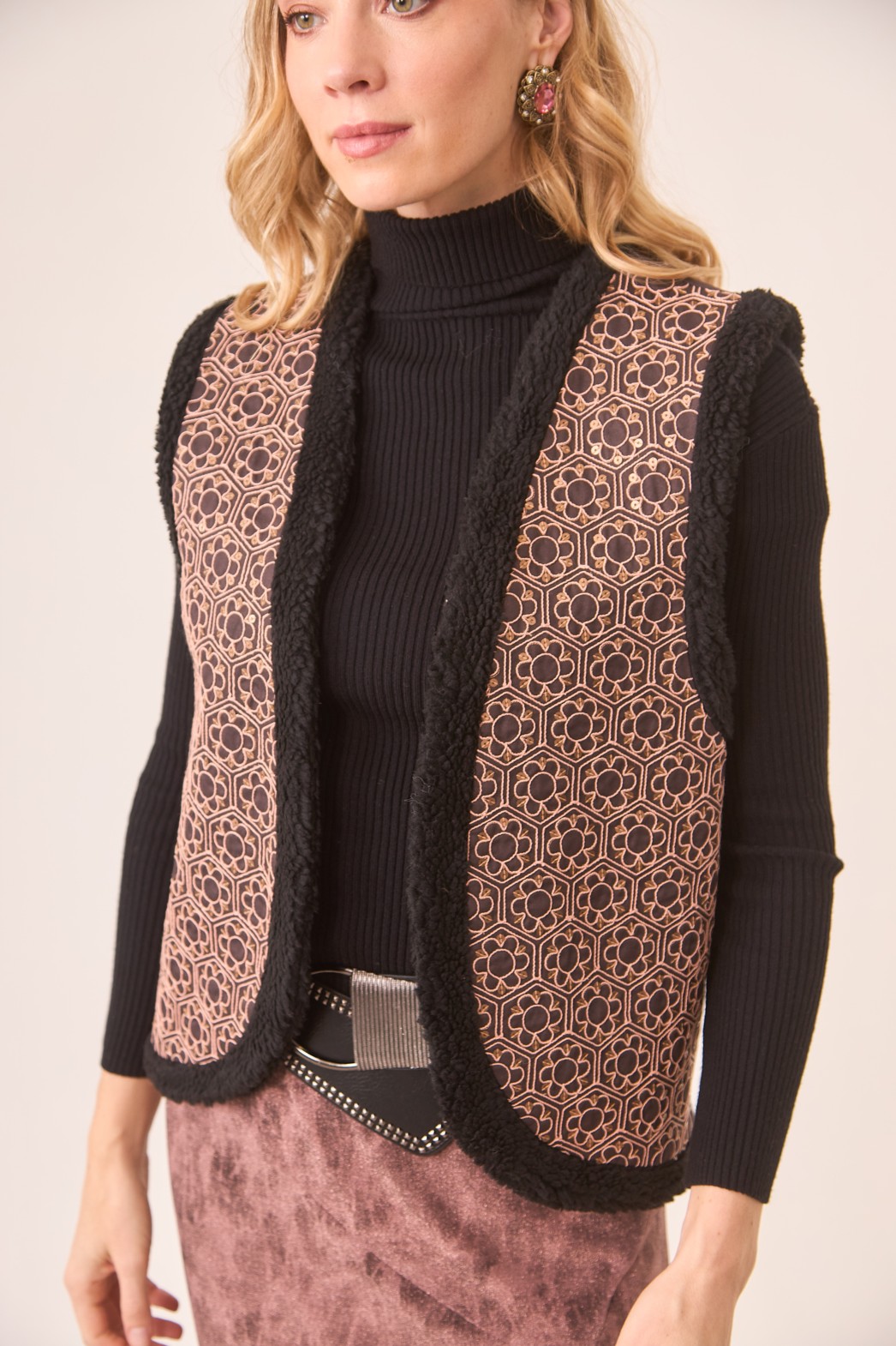 VISCOSE VEST GEOMETRIC FLOWER EMBROIDERY FLOWER QUILTED LINING