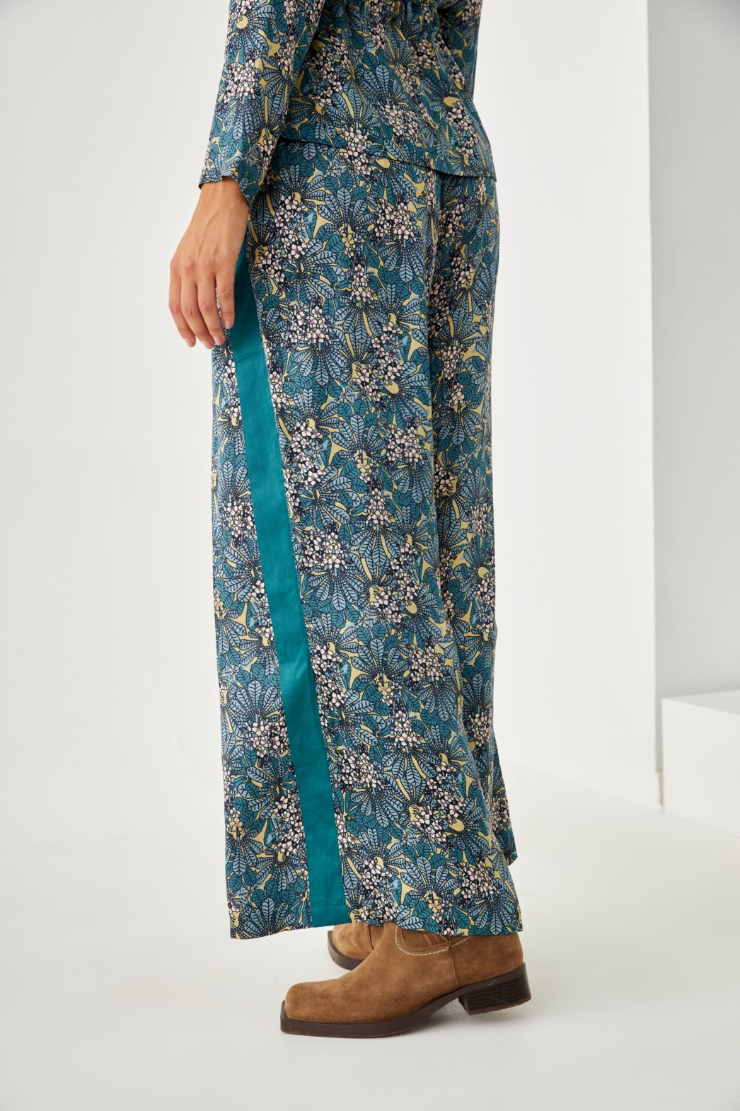 PANTALÓN ESTAMPADO BOTÁNICO