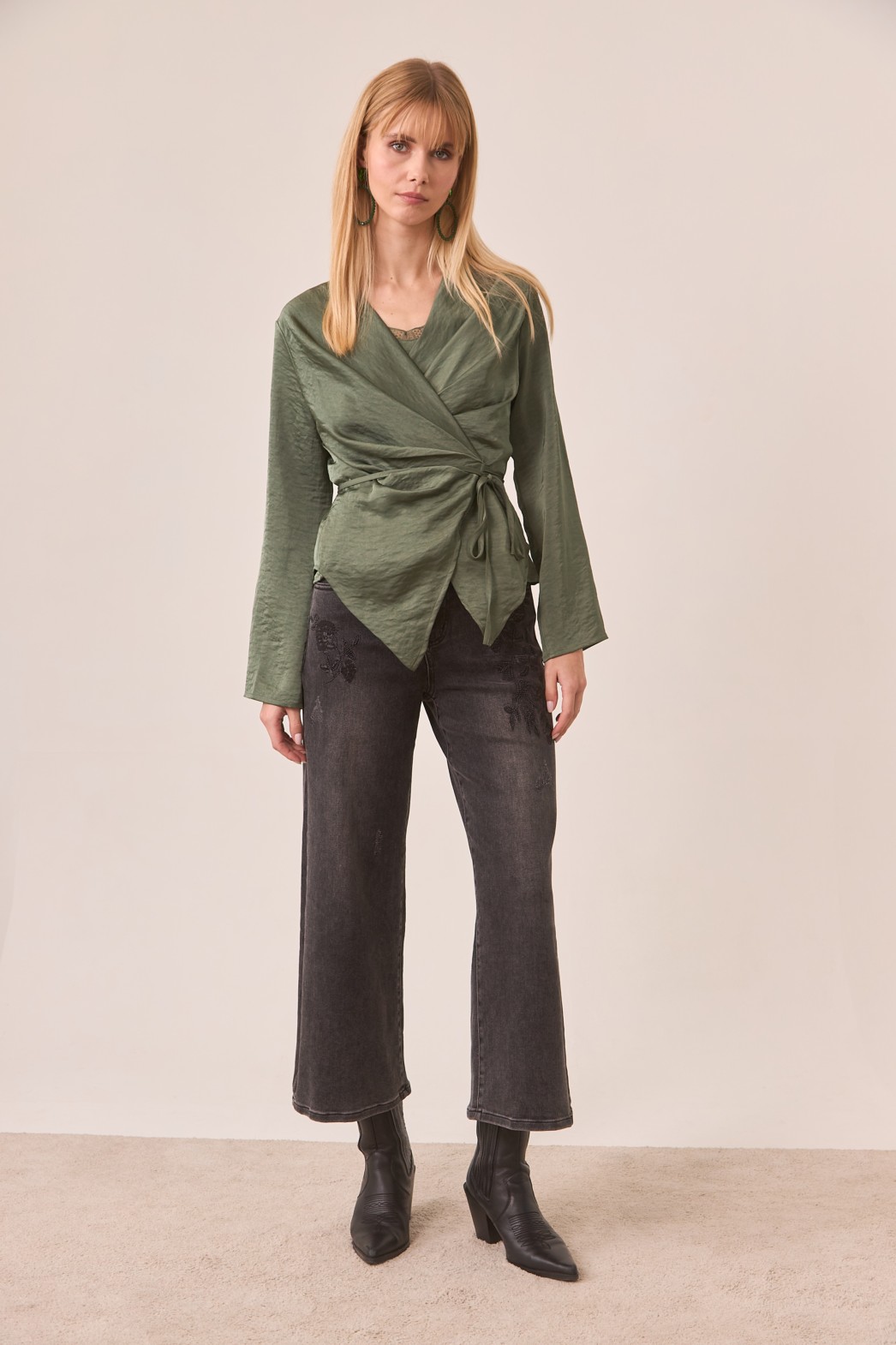 BLUSA CRUZADA SATINADA VERDE