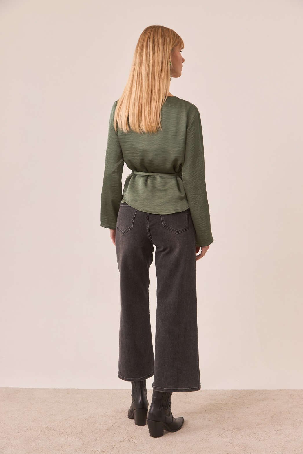 BLUSA CRUZADA SATINADA VERDE