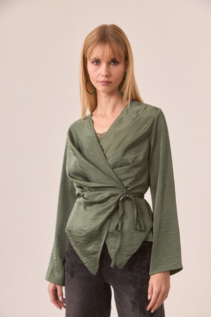 BLUSA CRUZADA SATINADA VERDE