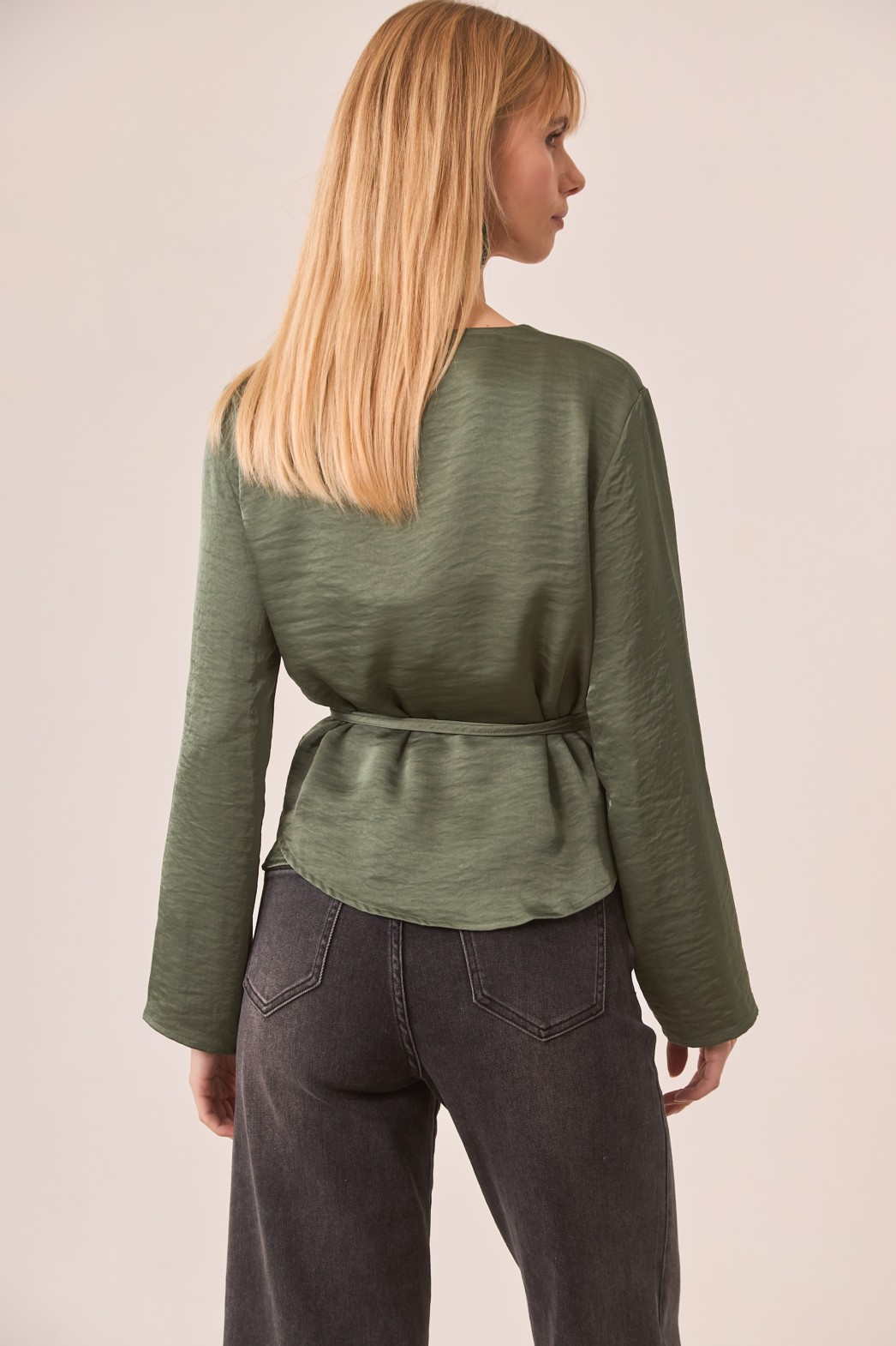 BLUSA CRUZADA SATINADA VERDE