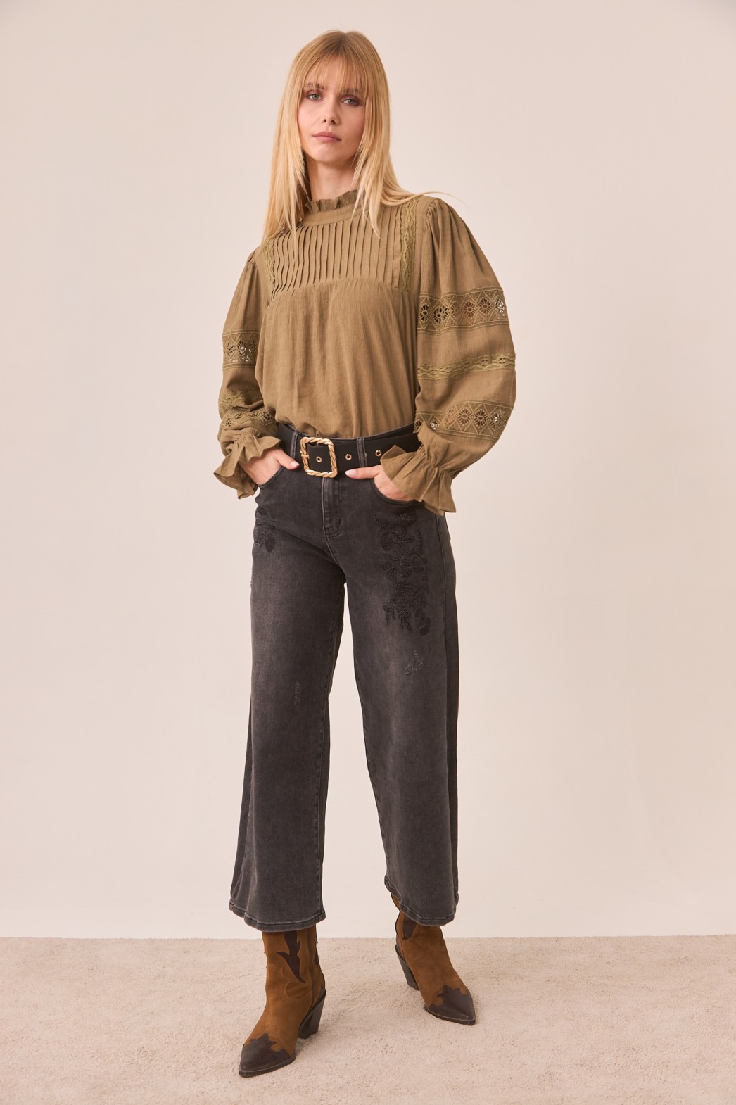 VISCOSE BLOUSE WITH GUIPURE COMBINED SLEEVES 2