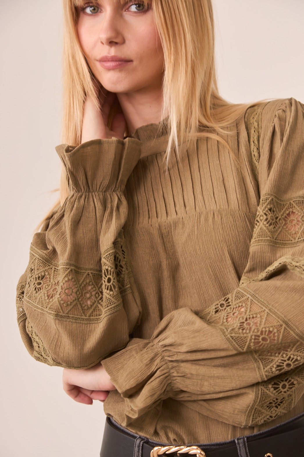 VISCOSE BLOUSE WITH GUIPURE COMBINED SLEEVES 1