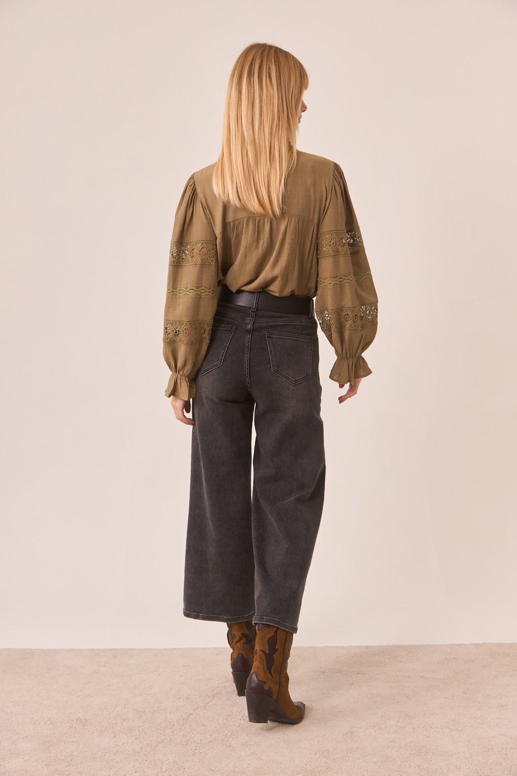 VISCOSE BLOUSE WITH GUIPURE COMBINED SLEEVES 3