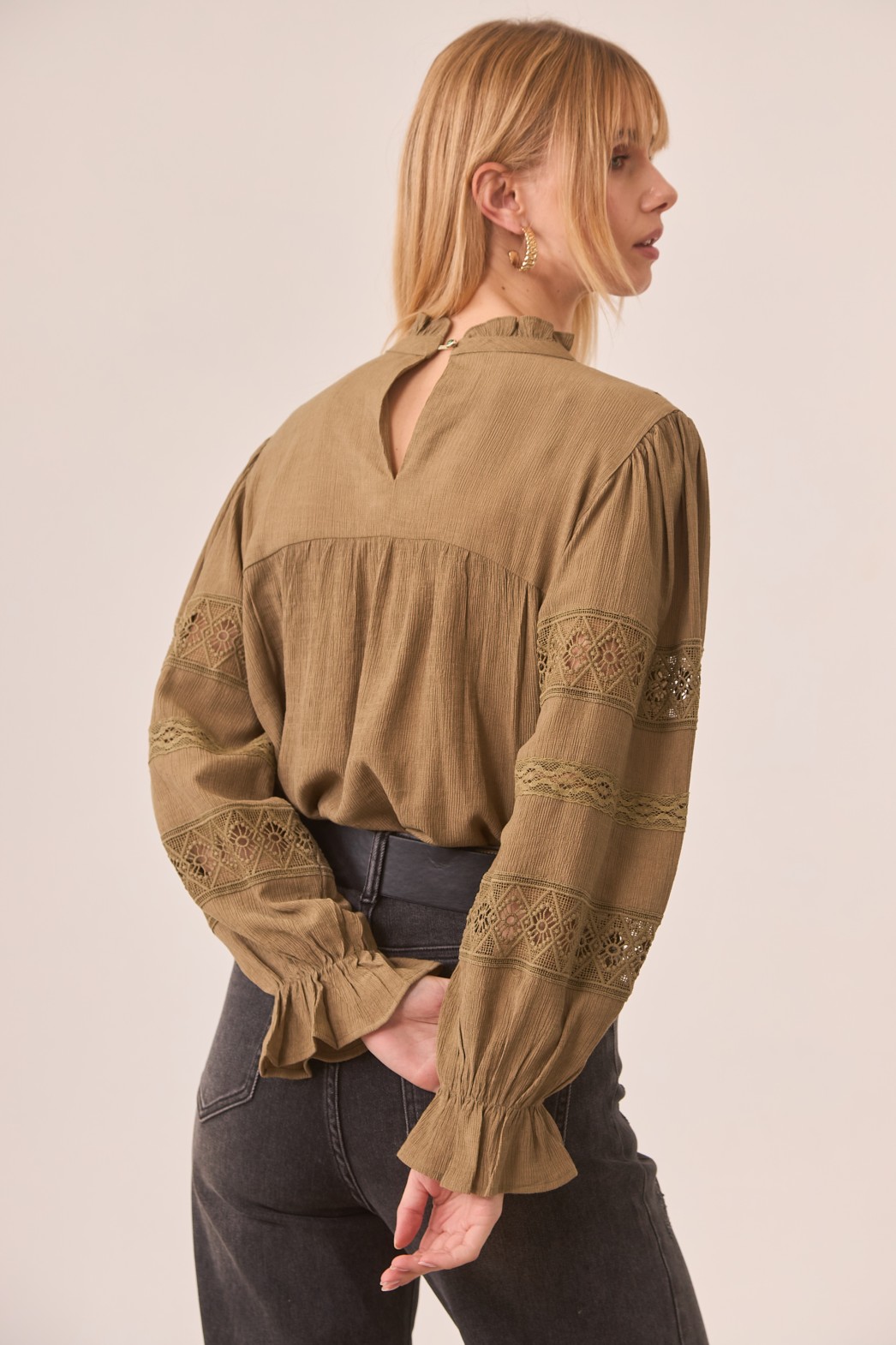 VISCOSE BLOUSE WITH GUIPURE COMBINED SLEEVES 4