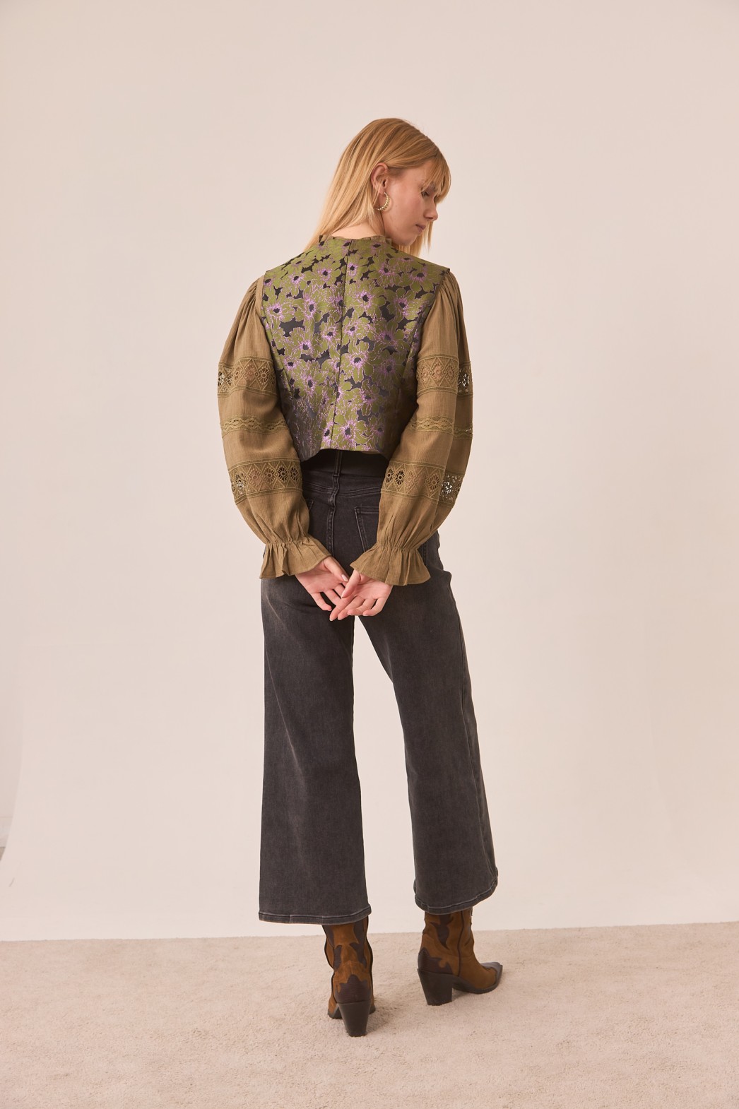 METALLIC JACQUARD PRINTED VEST 4