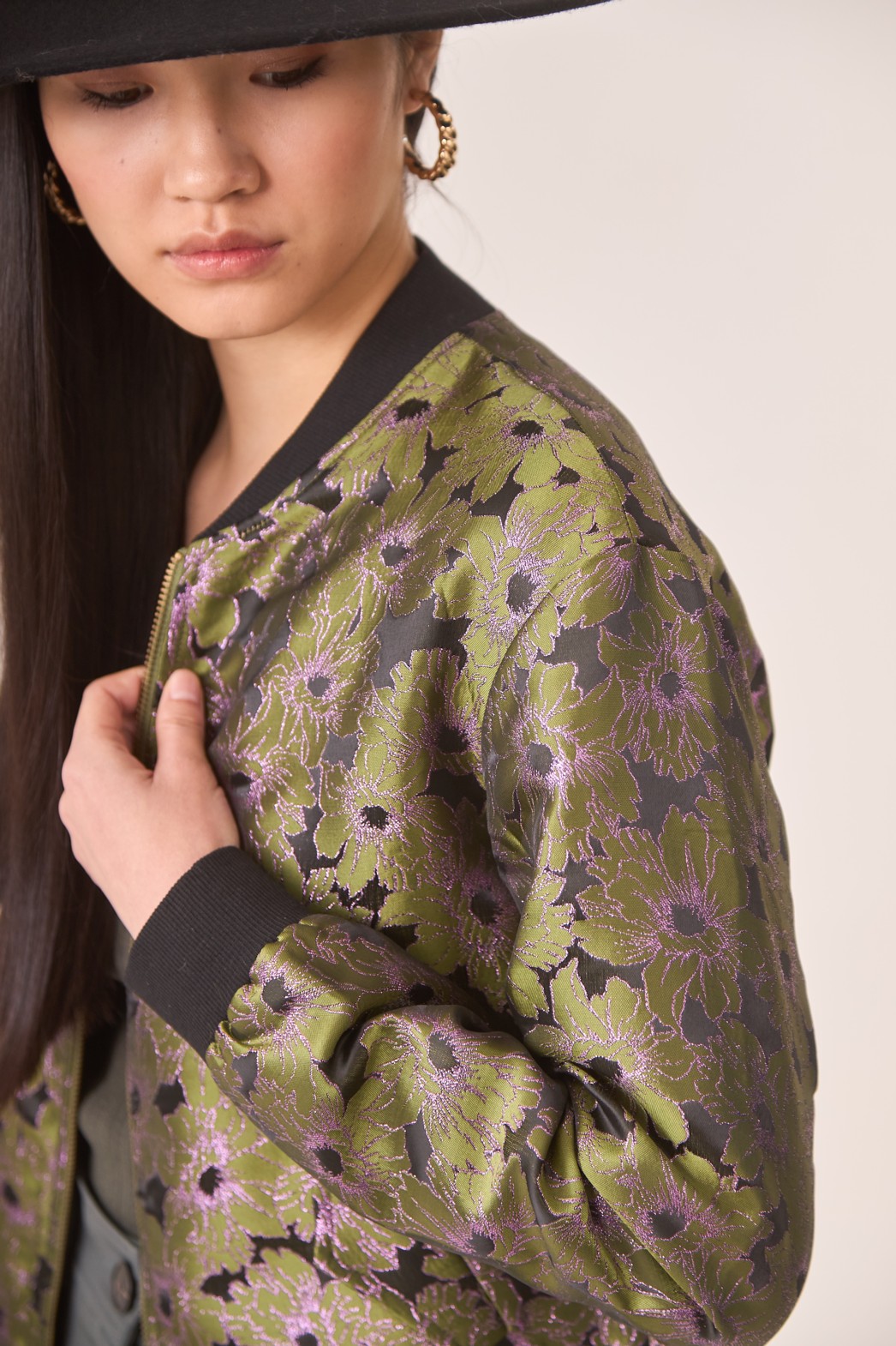 CHAQUETA ESTILO BOMBER CON ESTAMPADO JACQUARD METALIZADO 2