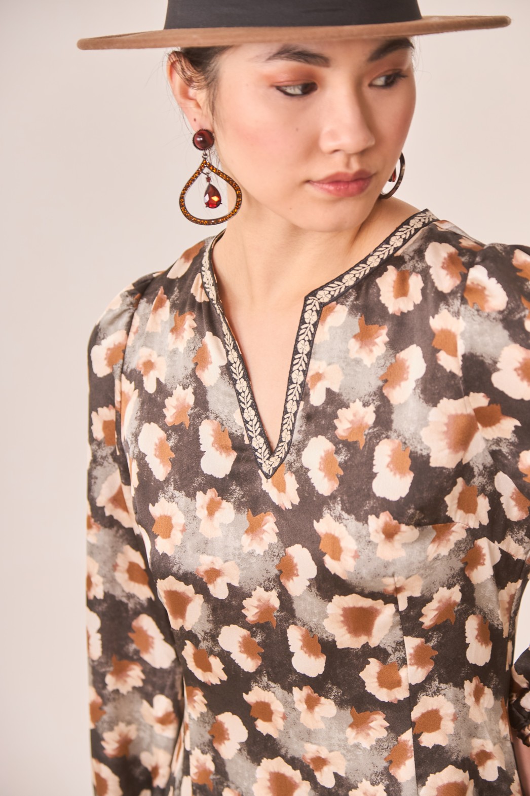 FITTED WAIST PRINTED DRESS 1