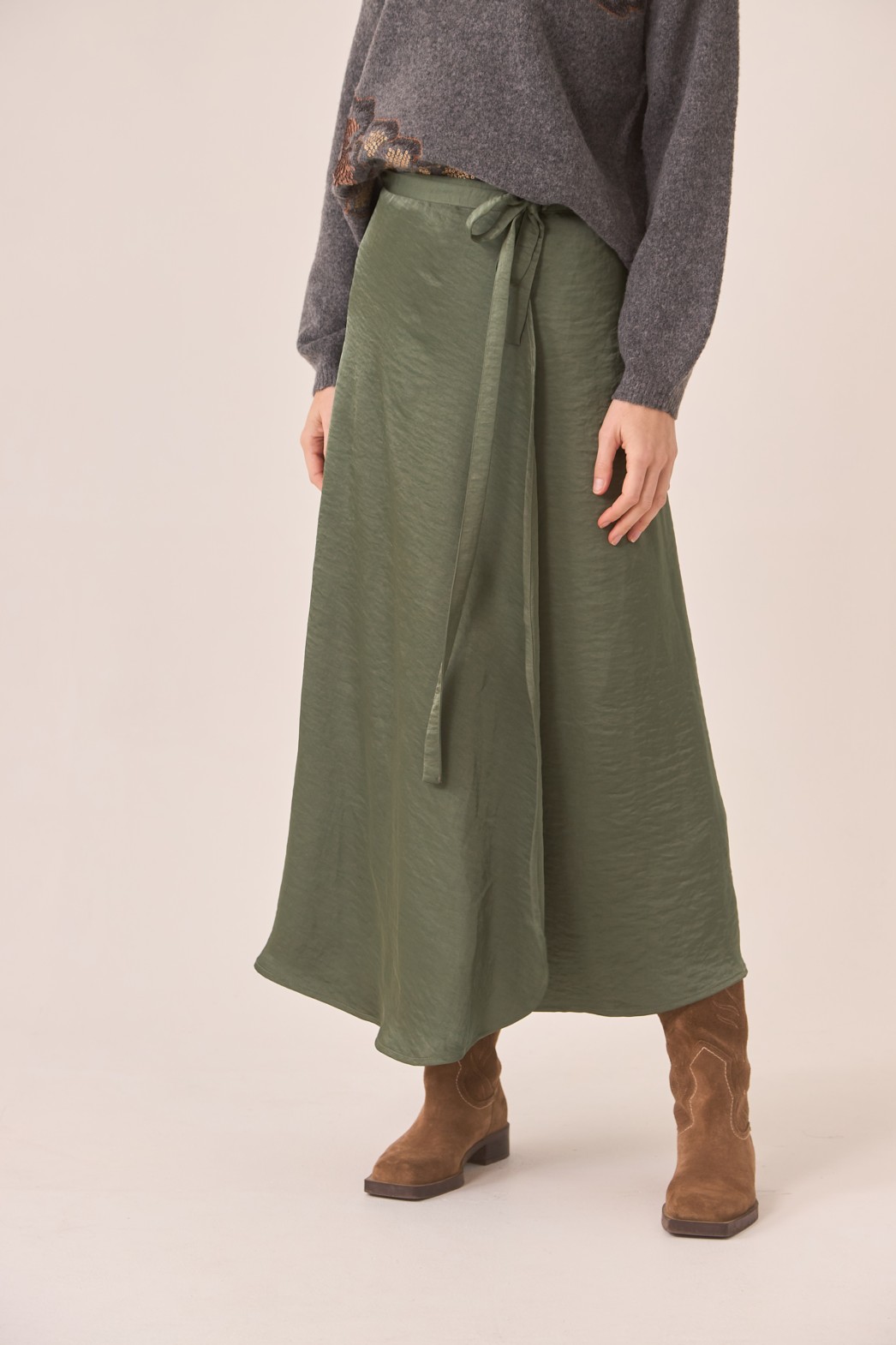 FALDA CRUZADA SATINADA VERDE