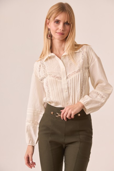 BLUSA VISCOSA CUELLO CAMISERO CON BORDADO Y DETALLES BLONDA