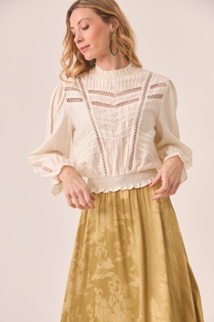 VISCOSE BLOUSE WITH GUIPURE DETAILS AND FITTED AT THE WAIST