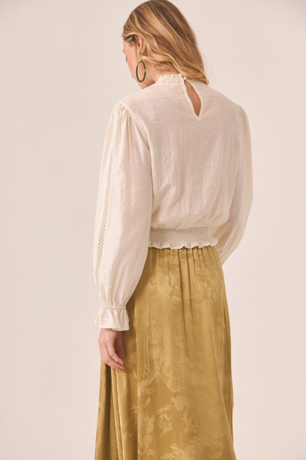 VISCOSE BLOUSE WITH GUIPURE DETAILS AND FITTED AT THE WAIST 2