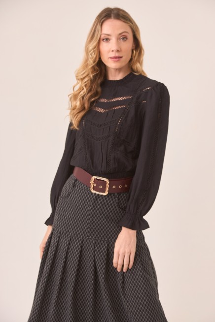 BLUSA VISCOSA DETALLES GUIPUR AJUSTADA EN CINTURA
