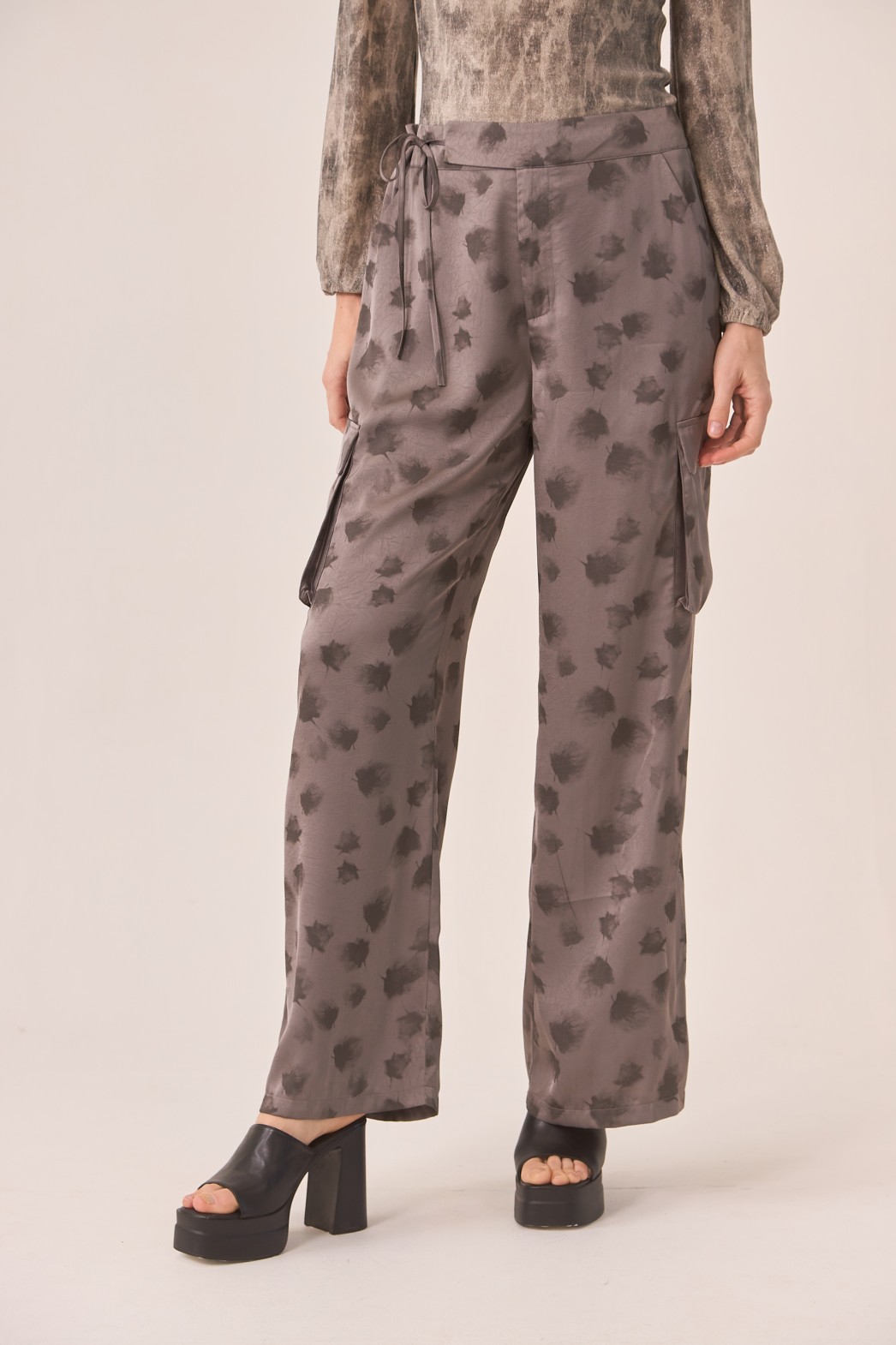 PRINTED MULTIPOCKET TROUSERS 1