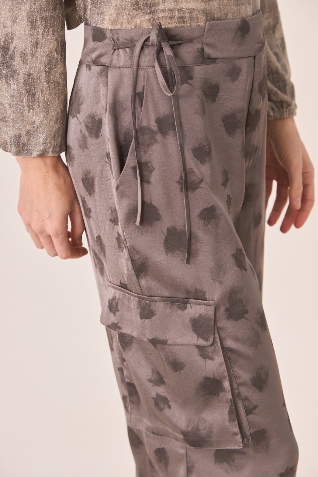 PRINTED MULTIPOCKET TROUSERS 2