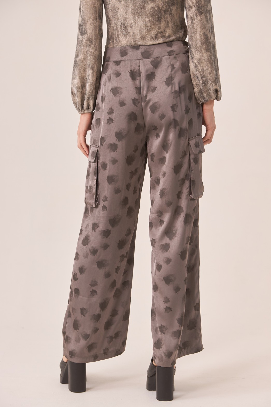 PRINTED MULTIPOCKET TROUSERS 4