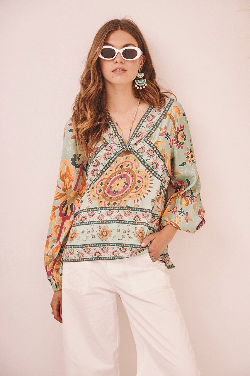 BLUSA FLORES CUT OUT