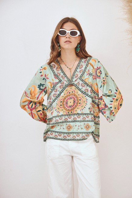 BLUSA FLORES CUT OUT