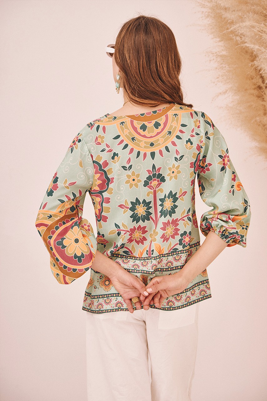 BLUSA FLORES CUT OUT