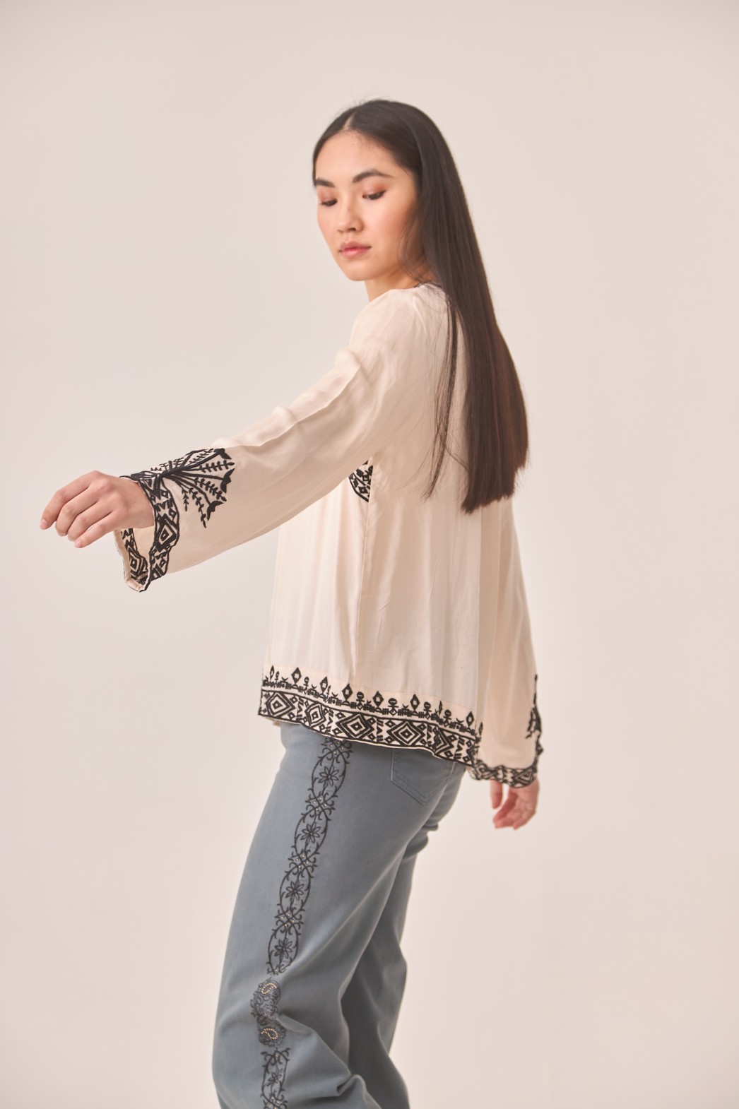 MODAL BLOUSE WITH EMBROIDERY 1