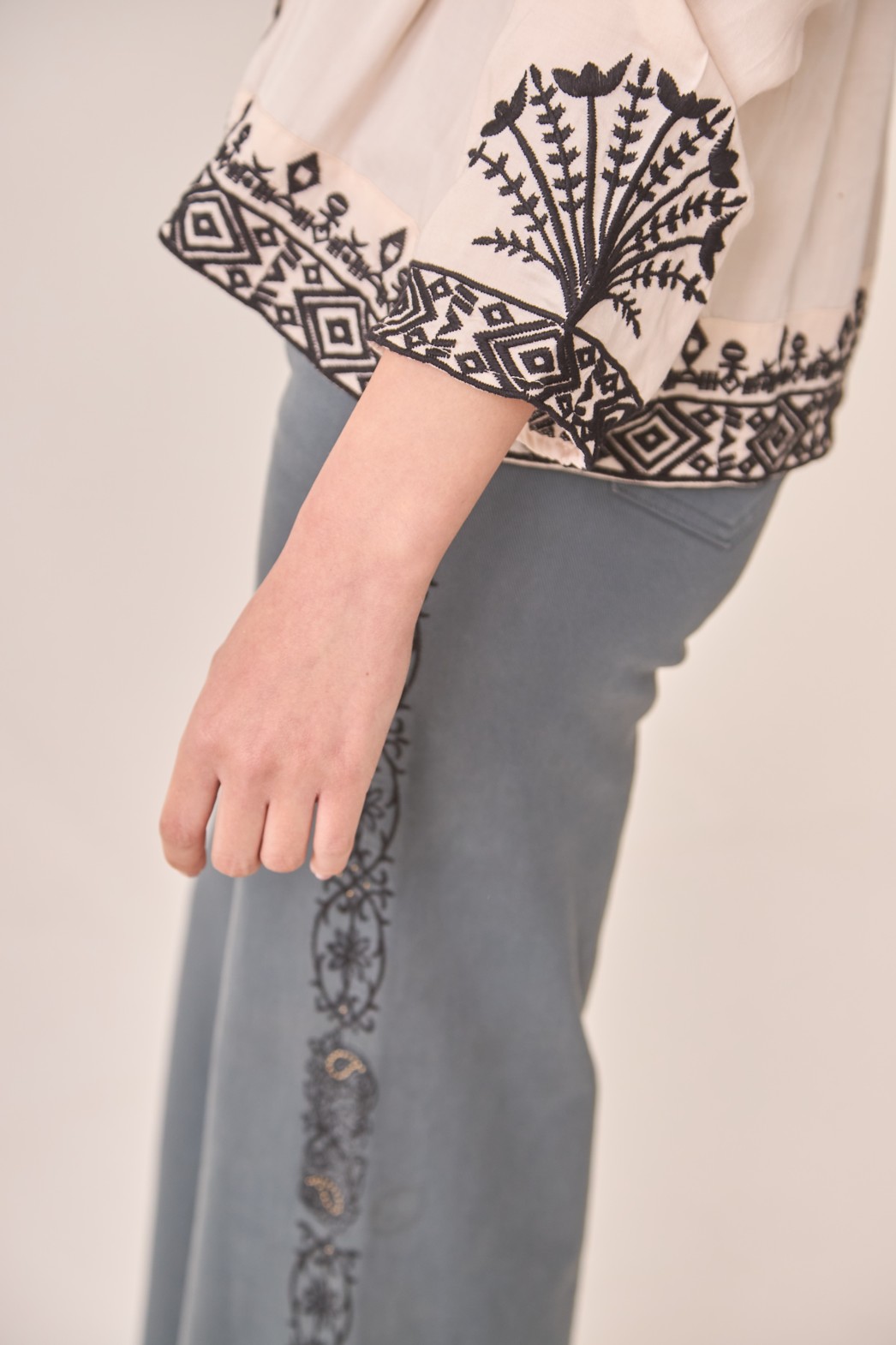 MODAL BLOUSE WITH EMBROIDERY 3