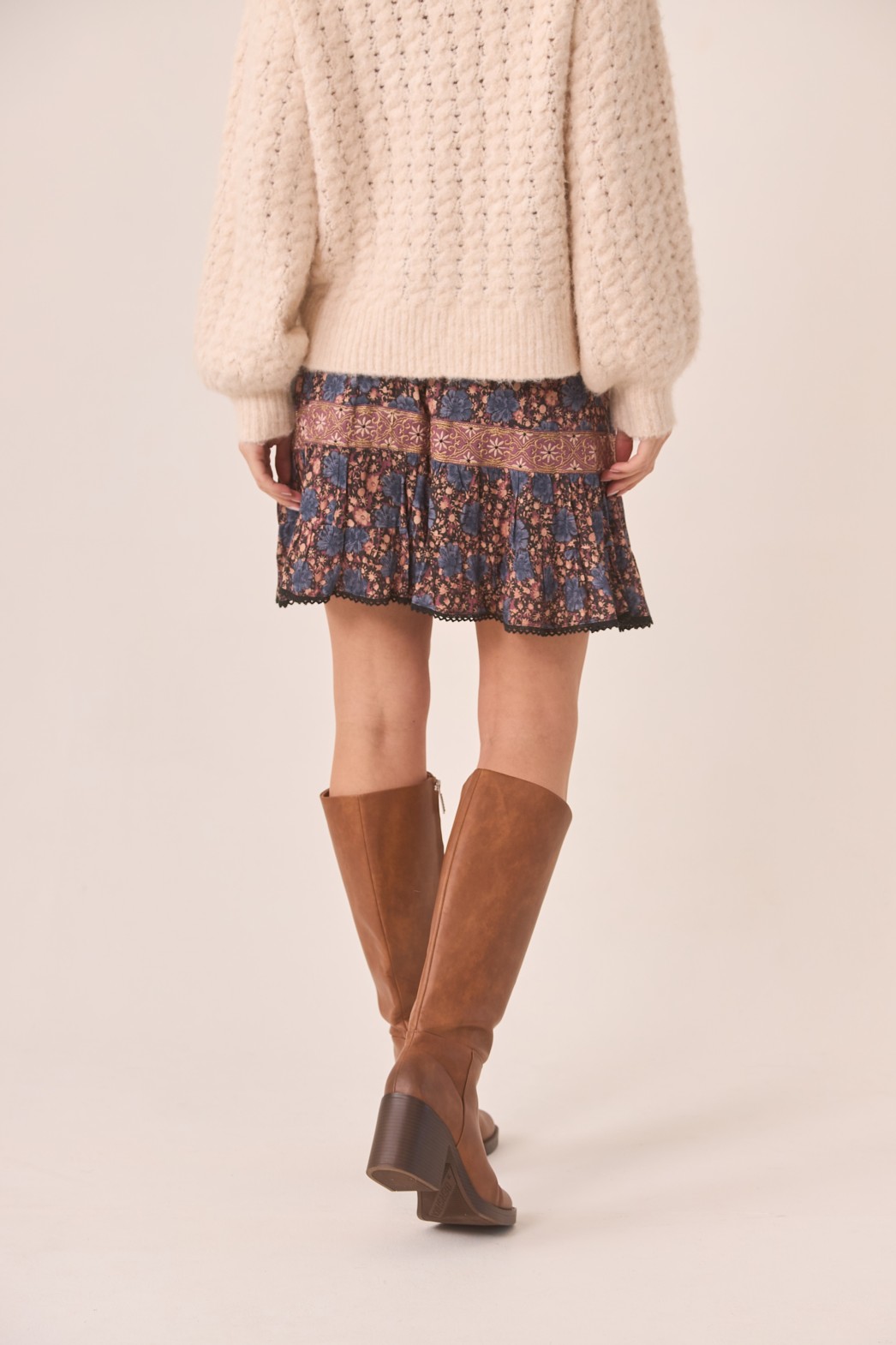 FLOWERS SHORT PRINTED SKIRT 3