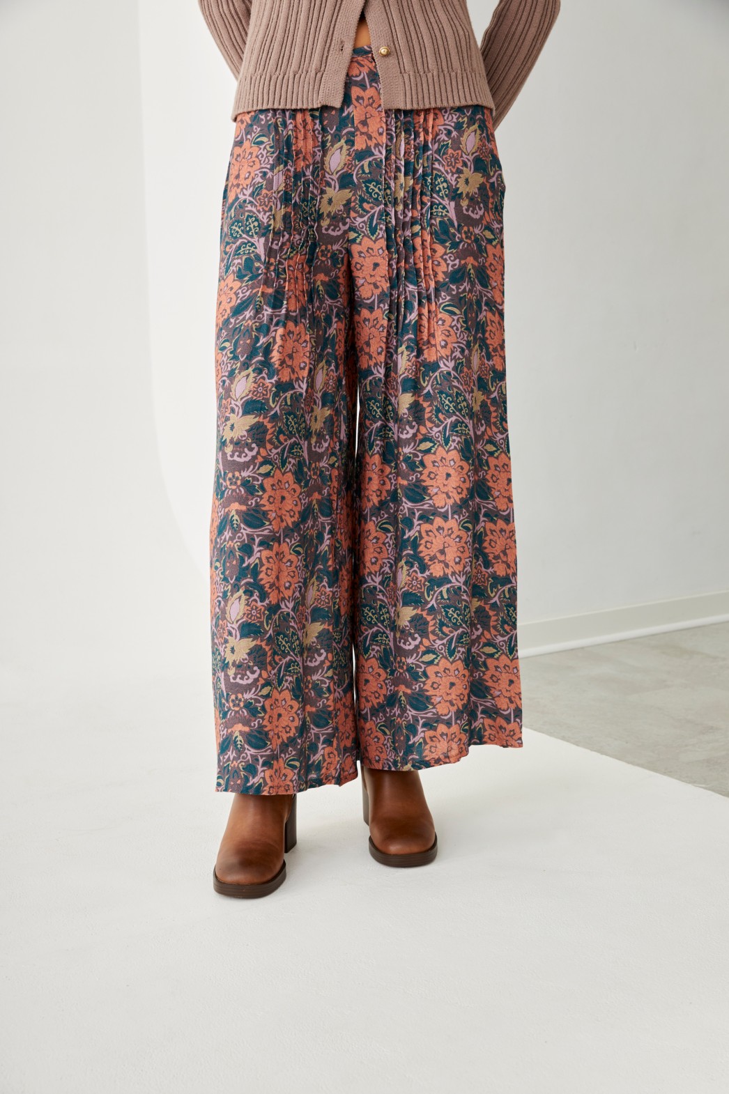 VISCOSE PRINTED PANTS WITH PLANK DETAILS 1