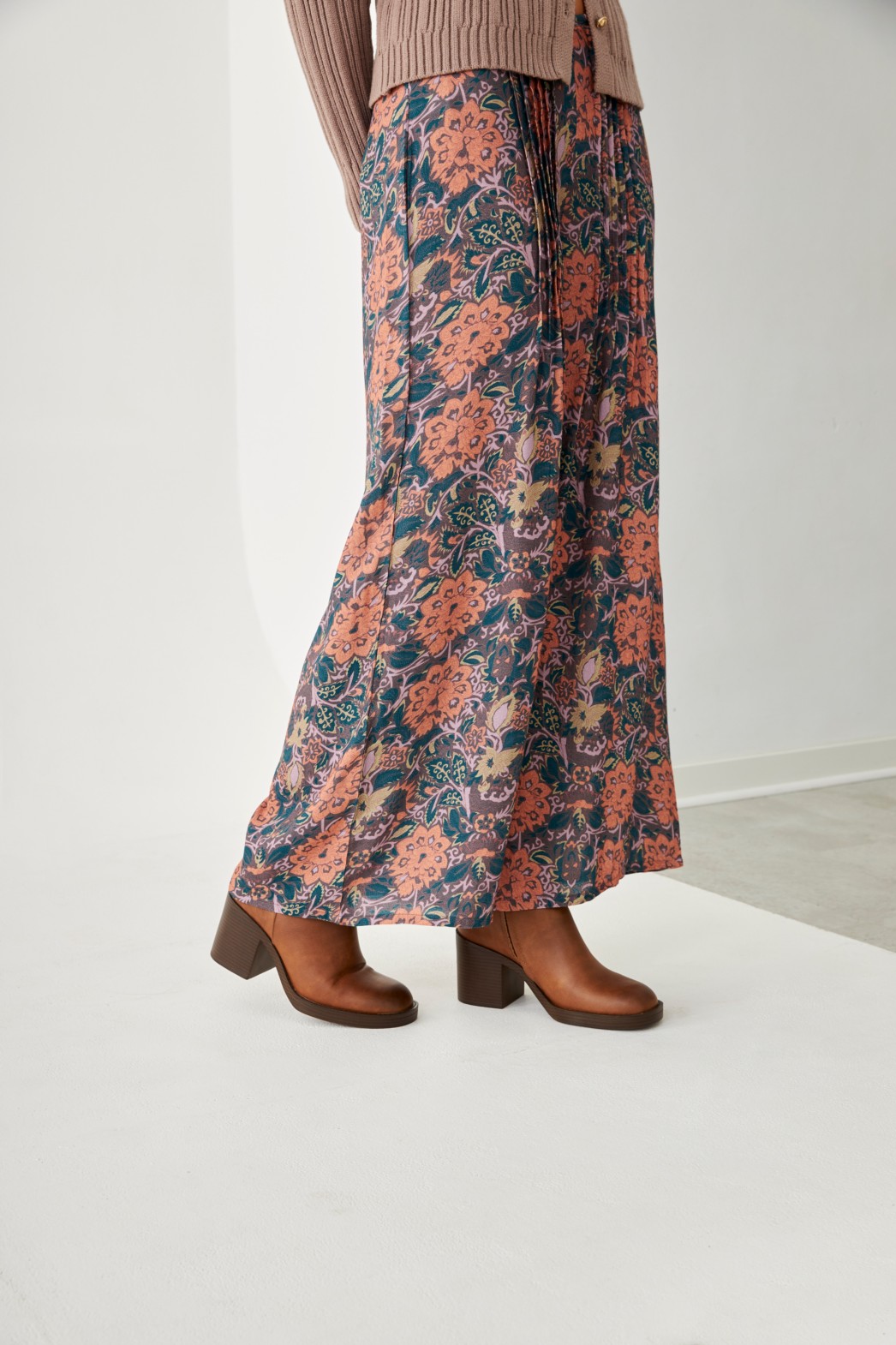 VISCOSE PRINTED PANTS WITH PLANK DETAILS 2