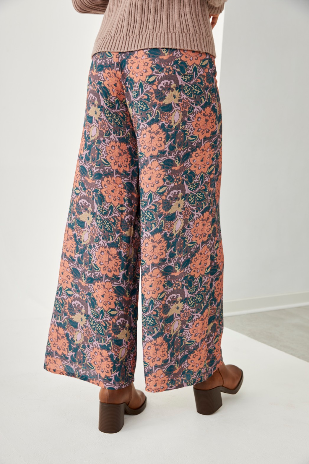 VISCOSE PRINTED PANTS WITH PLANK DETAILS 4