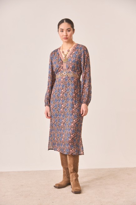 VESTIDO FLORES BORDADOS