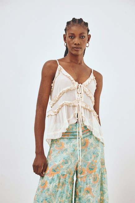WHITE RUFFLED TOP