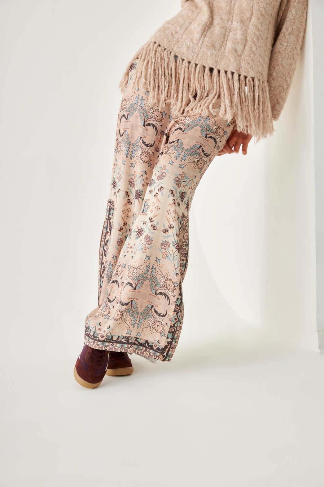 SIDE SLITS PRINTED PANTS 1