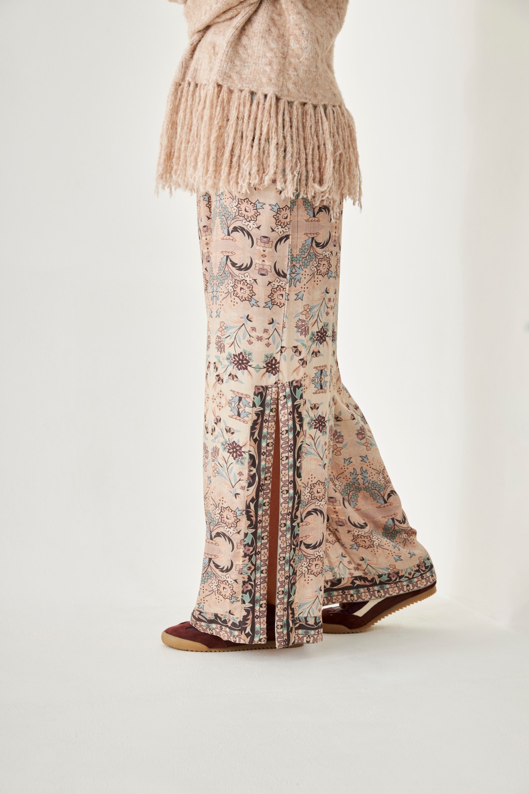 SIDE SLITS PRINTED PANTS 2