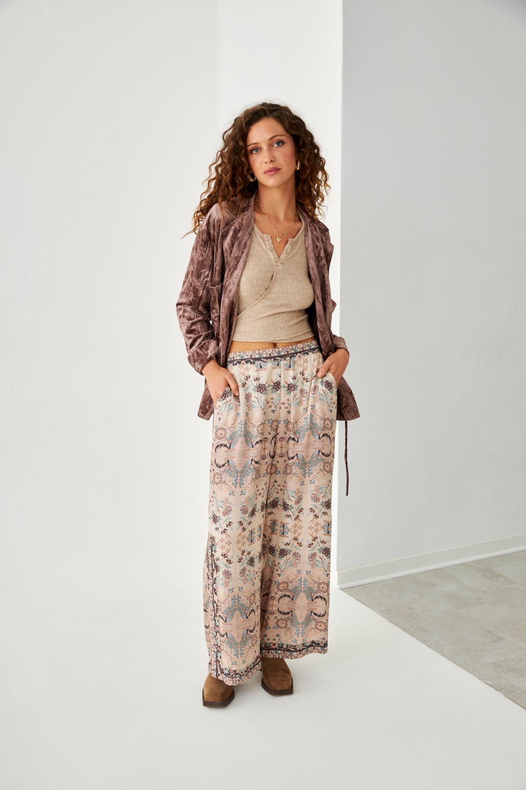 SIDE SLITS PRINTED PANTS 4