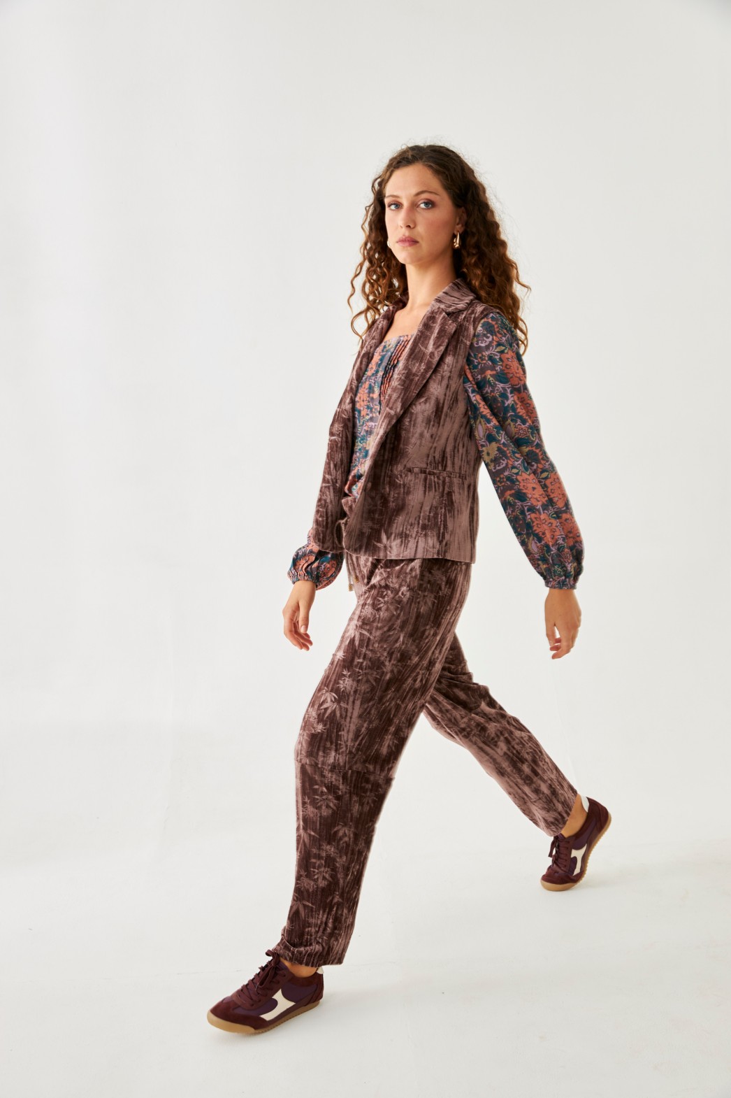 VELVET TAILORED VEST WITH PALM TREES 1