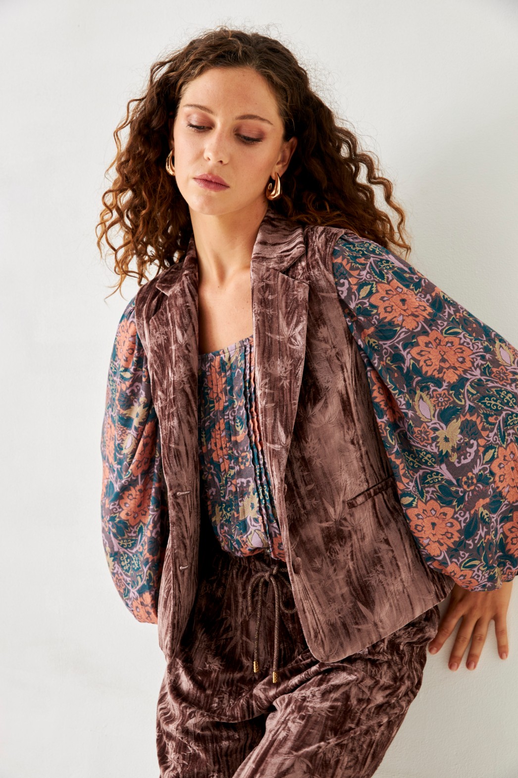 VELVET TAILORED VEST WITH PALM TREES